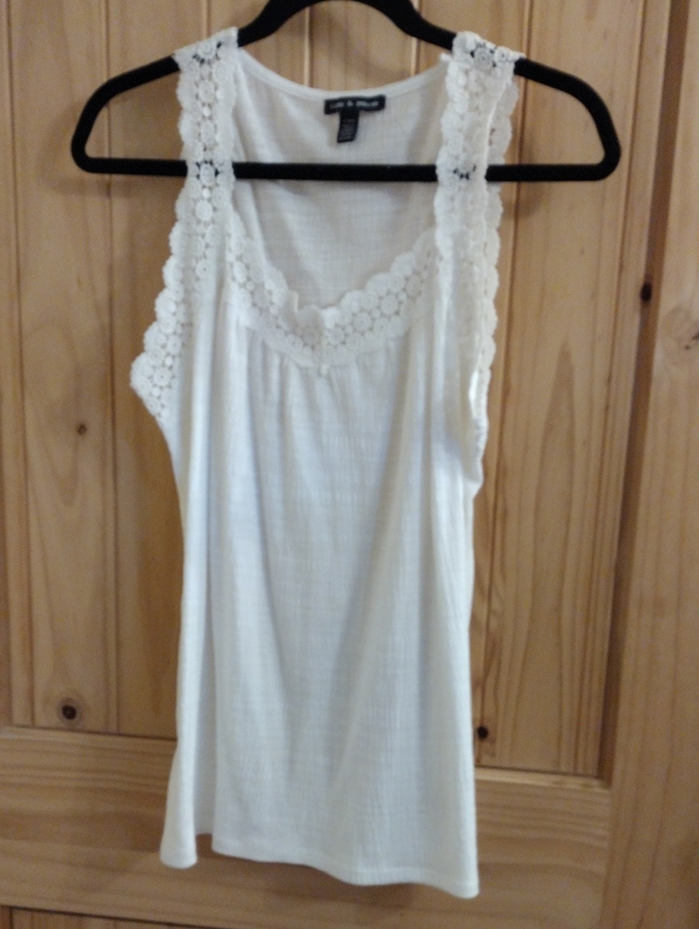 Cable & Gauge White Lace-Trim Tank Top